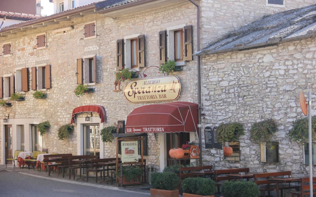 Albergo Speranza Spiazzi Di Monte Baldo Spiazzi Di Caprino Eksteriør billede